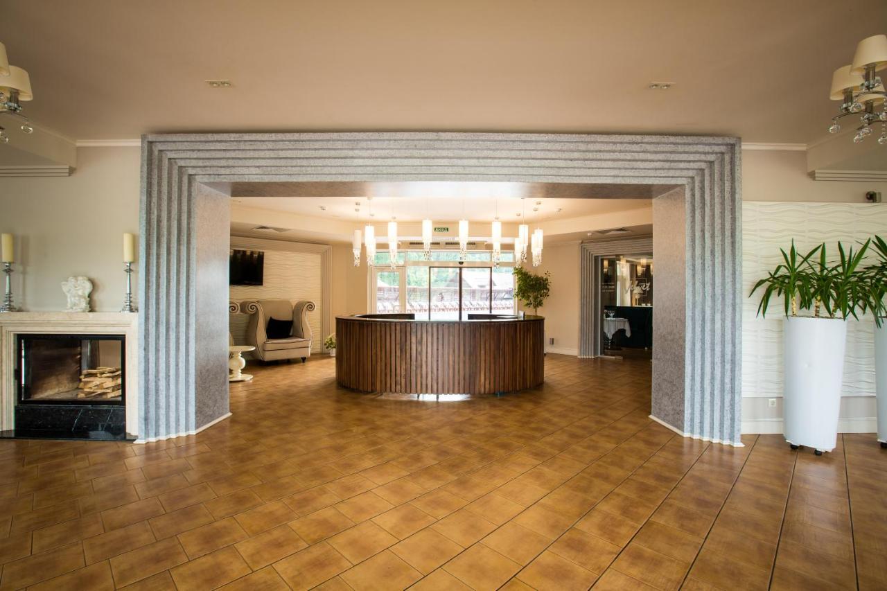 Georg Park Hotel Tarashany Buitenkant foto