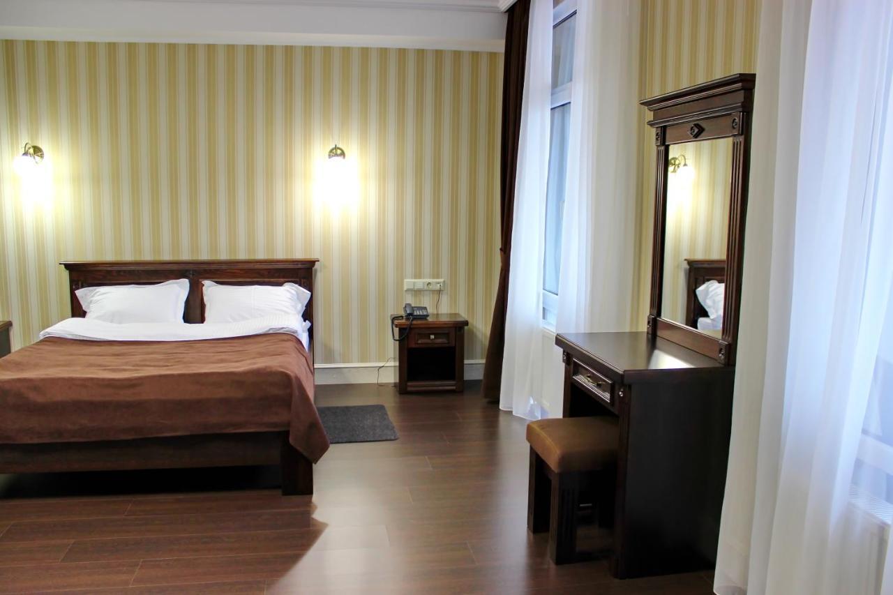 Georg Park Hotel Tarashany Buitenkant foto