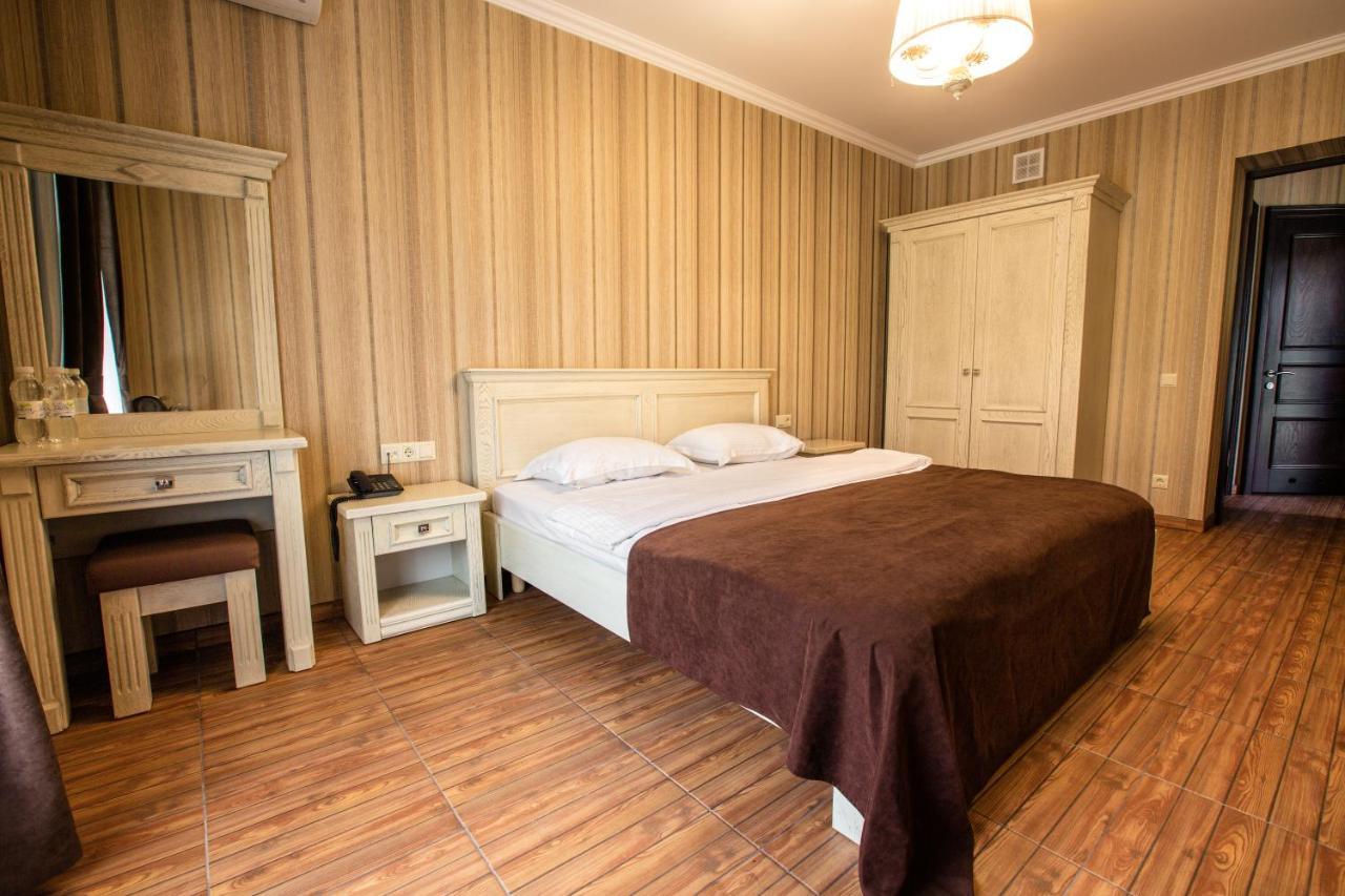 Georg Park Hotel Tarashany Buitenkant foto
