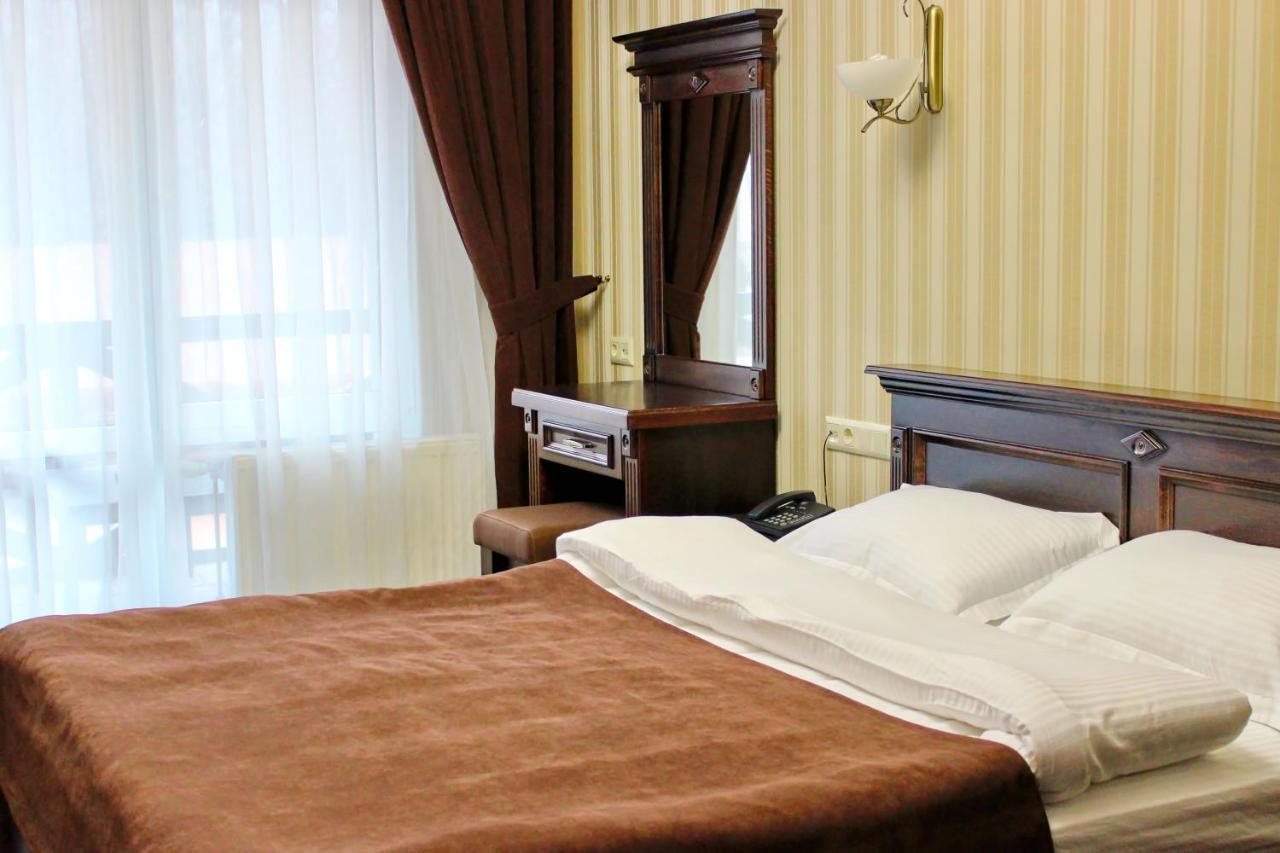 Georg Park Hotel Tarashany Buitenkant foto
