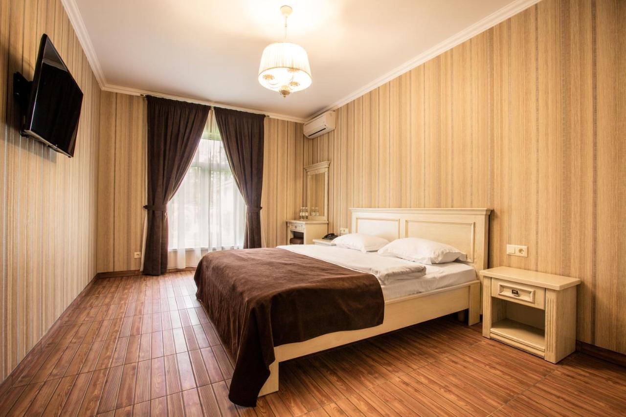 Georg Park Hotel Tarashany Buitenkant foto