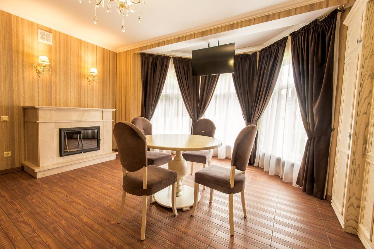 Georg Park Hotel Tarashany Buitenkant foto