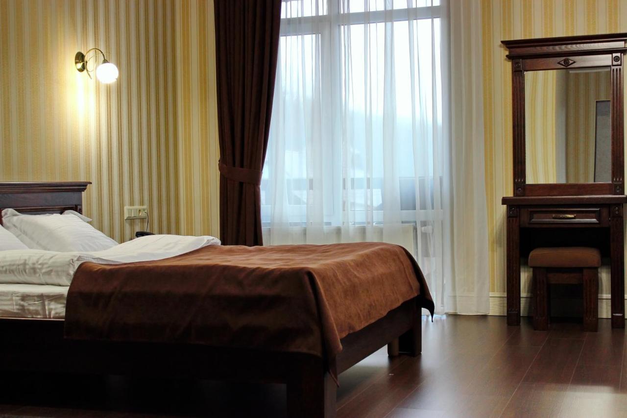 Georg Park Hotel Tarashany Buitenkant foto