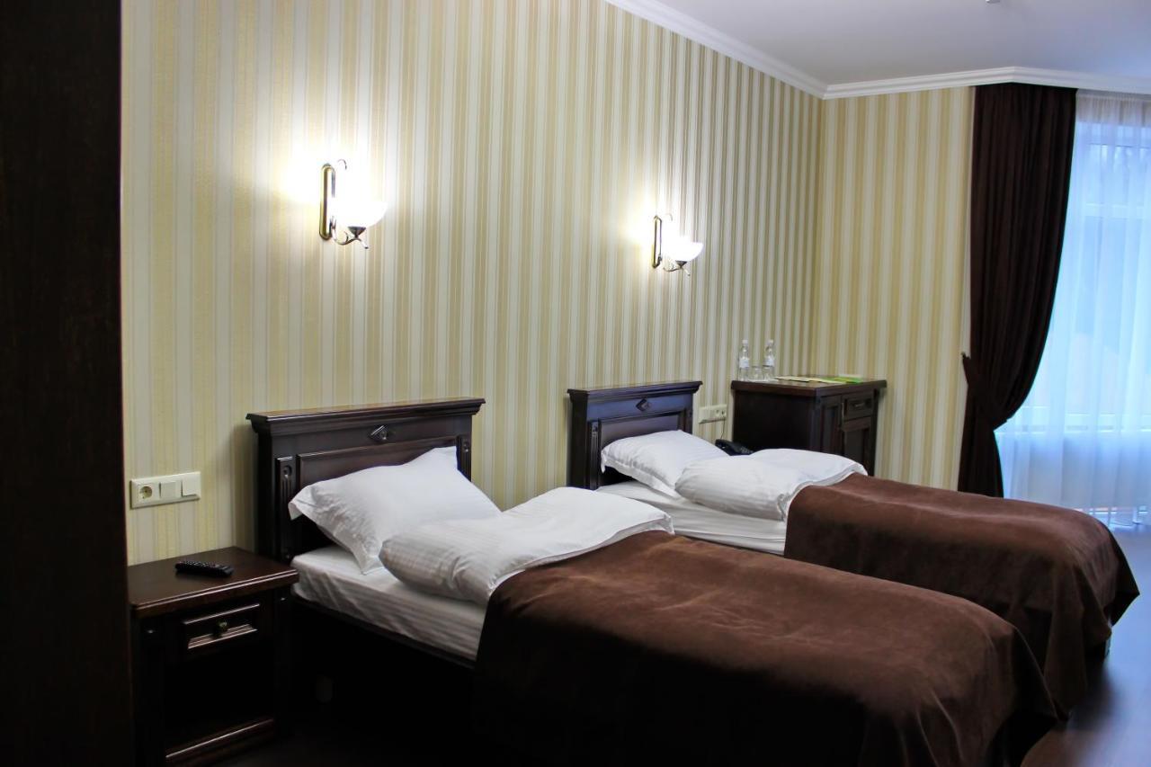 Georg Park Hotel Tarashany Buitenkant foto