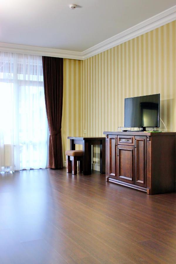 Georg Park Hotel Tarashany Buitenkant foto