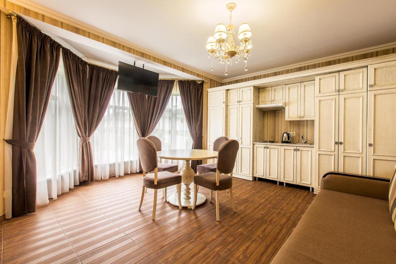 Georg Park Hotel Tarashany Buitenkant foto