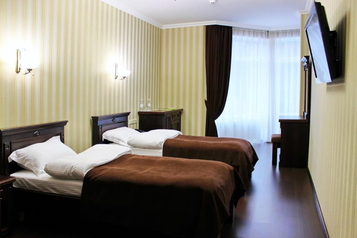Georg Park Hotel Tarashany Buitenkant foto
