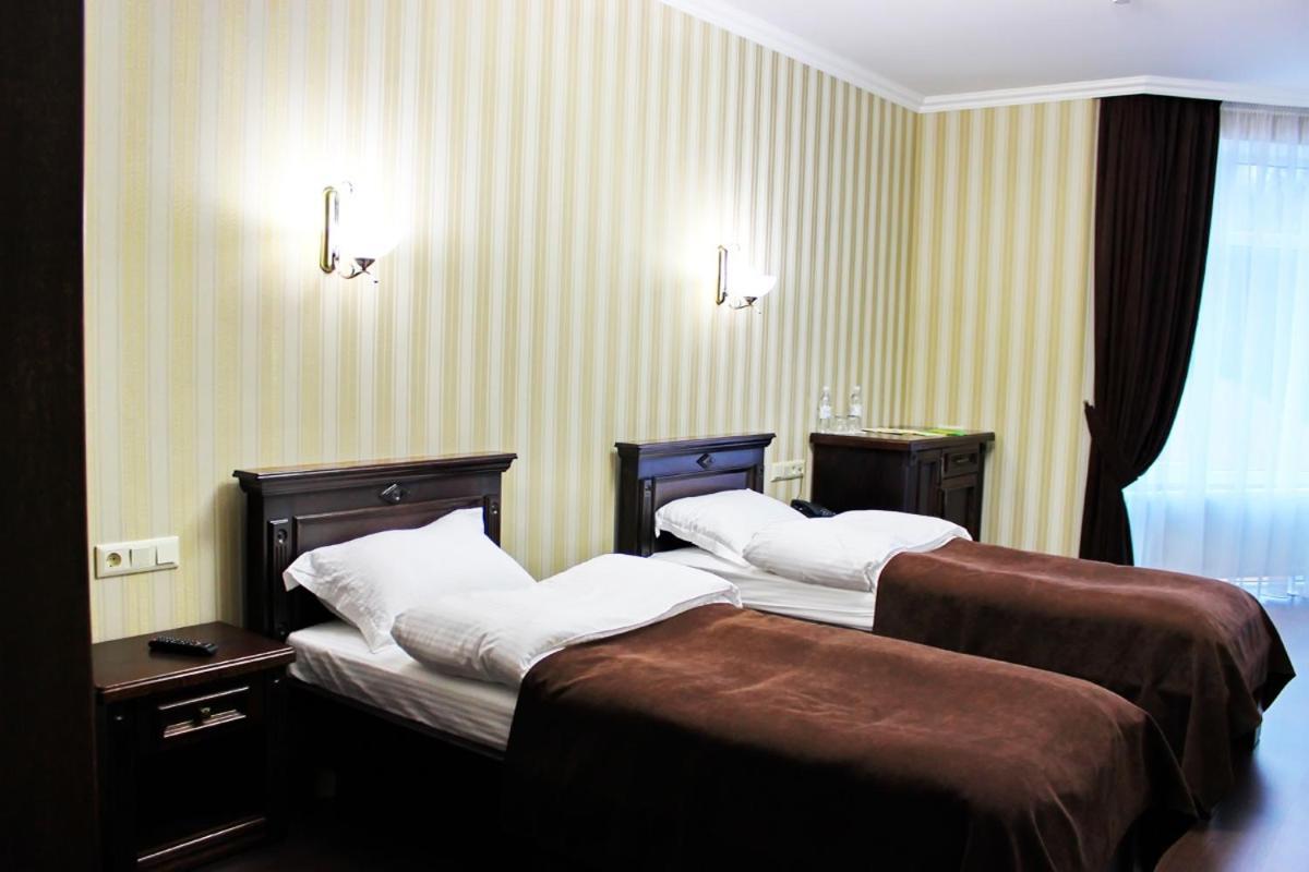 Georg Park Hotel Tarashany Buitenkant foto